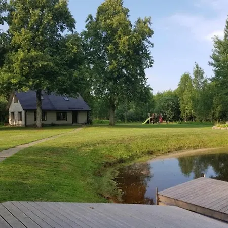 Semesterbostad Vaeike-puusmetsa Puhkemaja *