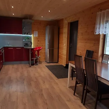 Vaeike-puusmetsa Puhkemaja * Valtina