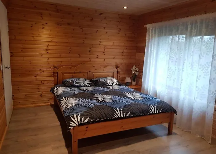 Holiday home Vaeike-puusmetsa Puhkemaja Valtina