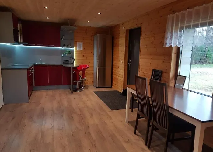 Vaeike-puusmetsa Puhkemaja * Valtina